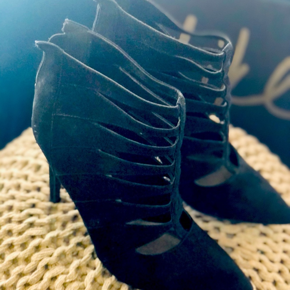 Guess Heels - Picture 2 of 6